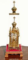 2.7.1515лп-К  Дарохранительница латунная с красными камнями в позолоте