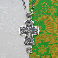 2.10.0408лр/1лр Крест наперсный с фиолетовыми камнями и патинированием в серебрении