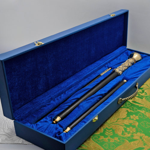 2.7.2800лрч Посох латунный с красными камнями и патинированием фото 2