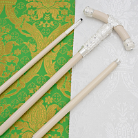 2.7.0519л Посох латунный с белыми камнями в серебрении