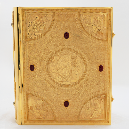 2.7.2228лнп Евангелие с натуральными камнями в позолоте