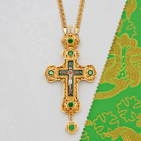 2.10.0531лп-2/1лп Крест наперсный латунный с зелеными камнями в позолоте