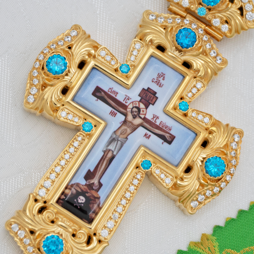 2.10.0359лп-2/1лп Крест латунный с голубыми камнями в позолоте фото 6